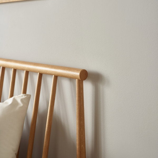 Belton Spindle Bed