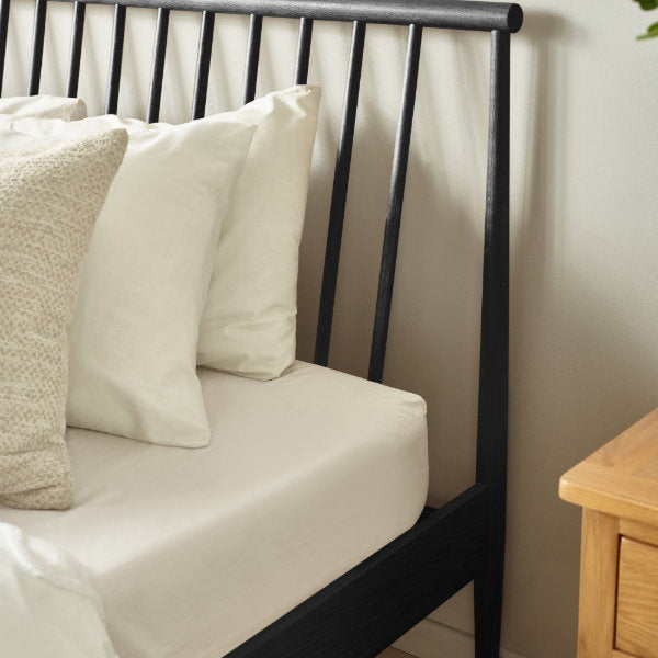 Belton Spindle Bed